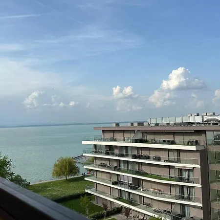 Apartment Aranypart Feszek *
